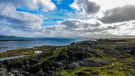 Majestic Icelandic Coastline View wallpaper