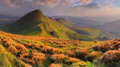 The Carpathian range - Ukraine wallpaper