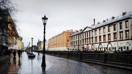 Wintery St. Petersburg Street Scene wallpaper