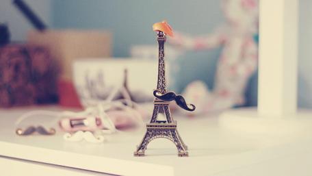 Charming Parisian Decor for Your Space wallpaper