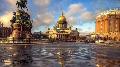 St. Isaac's Cathedral in Stunning St. Petersburg View wallpaper