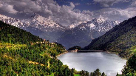 Majestic Mountain Oasis Amid Lush Forests wallpaper