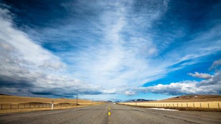 Endless Journey under Expansive Skies wallpaper