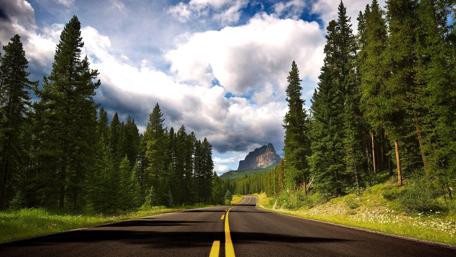 Scenic Mountain Highway Journey wallpaper