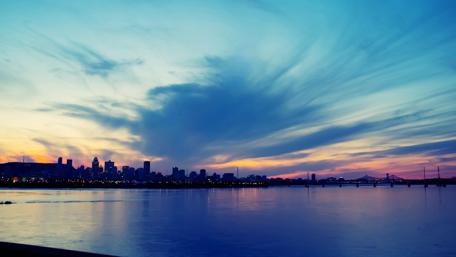 Serene Evening Skyline Over the Water wallpaper