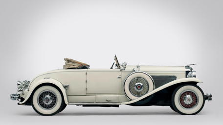 Timeless Elegance of a Vintage Duesenberg wallpaper
