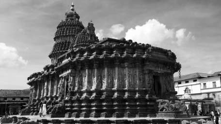 Solemn Beauty of a Hindu Temple in Monochrome wallpaper