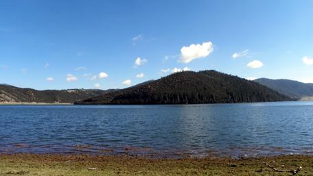 Tranquil Lake Scene Under Blue Sky wallpaper