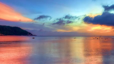 Serene Sunset Over the Calm Sea wallpaper