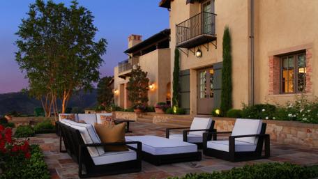 Tranquil Garden Retreat for Relaxation and Comfort wallpaper