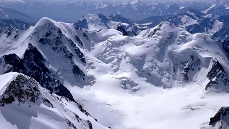 Majestic Snow-Capped Mountains in Winter Landscape wallpaper