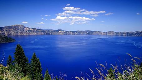 Crater Lake’s Majestic Blue Splendor wallpaper