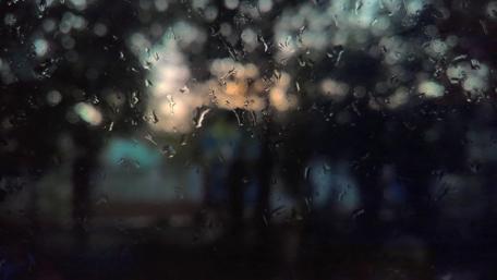 Raindrops on Glass During a Dreary Evening wallpaper