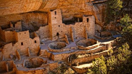 Ancient Cliff Dwellings of Mesa Verde National Park wallpaper