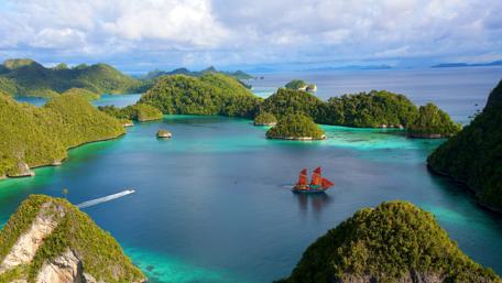 Tropical Paradise in Indonesia wallpaper