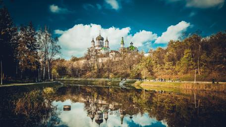 Feofaniya Cathedral's Tranquil Reflection in Nature's Mirror wallpaper