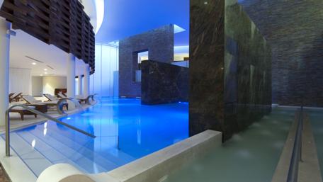 Tranquil Poolside Retreat In Modern Home wallpaper
