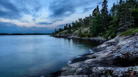 Isle Royale's Tranquil Shoreline at Dusk wallpaper