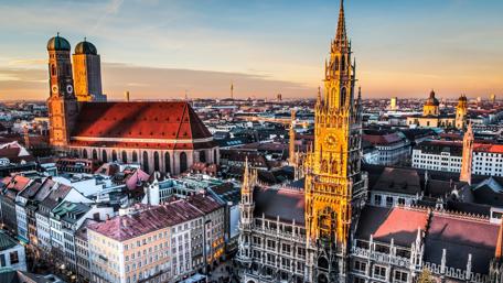 Panorama of Marienplatz and Munich city wallpaper