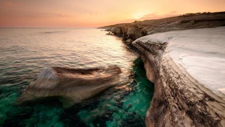 Serene Coastal Highland Sunset View wallpaper