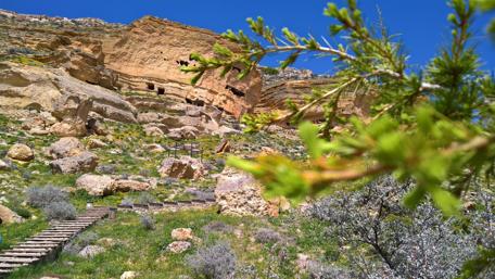 Majestic Rocky Landscape Under Clear Blue Sky wallpaper
