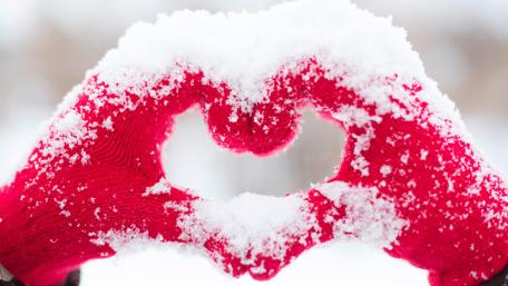 Winter Love Warmth in Red Gloves wallpaper