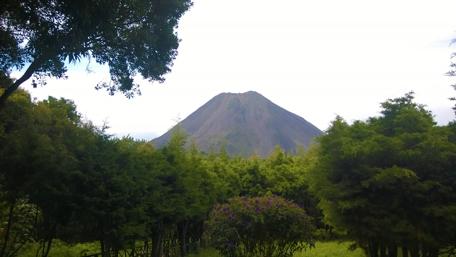 Majestic Izalco Volcano in El Salvador's Lush Landscape wallpaper
