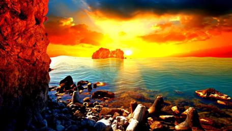 Serene Sunset Over Tranquil Waters wallpaper