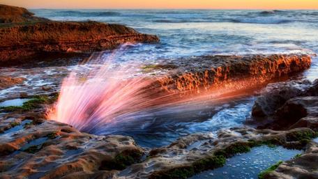 Oceanic Burst at Dusk wallpaper