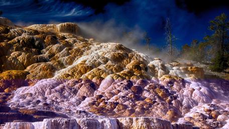 Mammoth Hot Springs (Yellowstone National Park) wallpaper