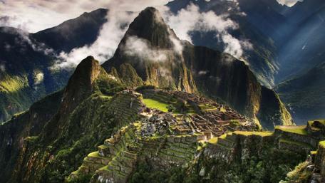 Stunning View of Machu Picchu in Peruvian Mountains wallpaper