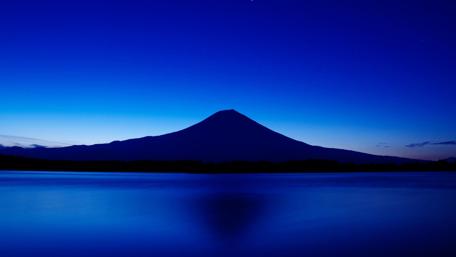 Mount Fuji's Serene Twilight Silhouette wallpaper