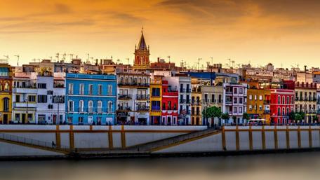Vibrant Cityscape at Sunset over Water wallpaper