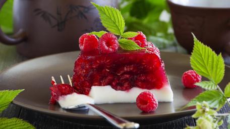 Raspberry Delight on a Plate in 4K wallpaper