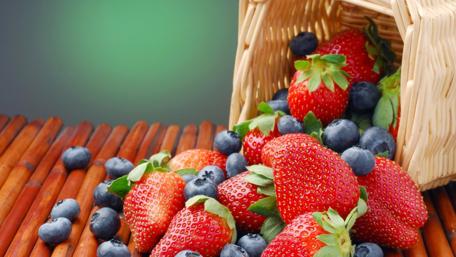 Fresh Fruit Delight with Strawberries and Blueberries wallpaper