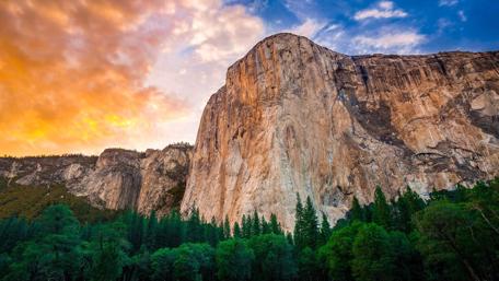 Majestic El Capitan at Sunset Over Yosemite Valley wallpaper