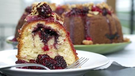 Delicious Berry Bundt Cake Treats wallpaper