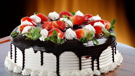 Decadent Chocolate Strawberry Gateau wallpaper