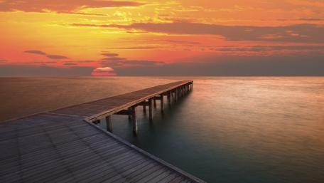 Tranquil Sunset Over the Pier wallpaper