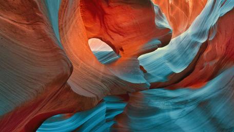 Antelope Canyon's Radiant Rock Formations wallpaper