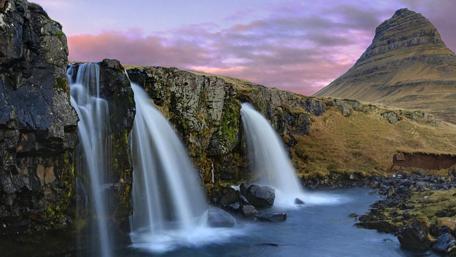 Kirkjufell Waterfalls wallpaper