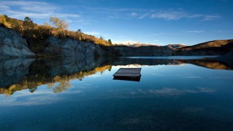 Tranquil Reflections on a Serene Lake wallpaper