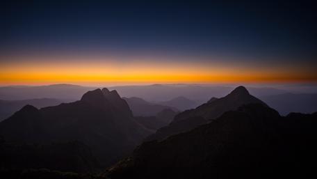 Golden Hour Mountain Horizon wallpaper