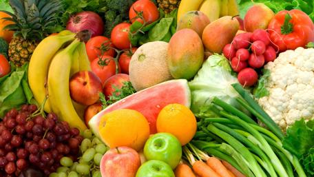 Vibrant Fruits and Vegetables Displaying Nature's Bounty wallpaper
