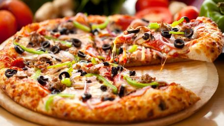 Sizzling Hot Deluxe Pepperoni Pizza wallpaper