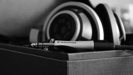 Sophisticated Monochrome Headphone Design wallpaper