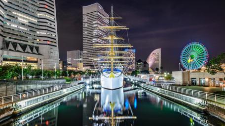 Illuminated Cityscape in Japan at Night wallpaper