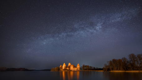 Starlit Castle by the Trakai Lake wallpaper