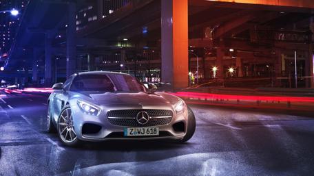 Mercedes Night Drive in the City wallpaper