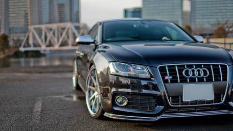 City Elegance Sleek Audi S5 on Asphalt wallpaper